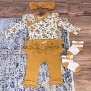 #124. 🆕 NWOT - Catherine Malandrino Baby - Floral Baby Outfit Set w/ Headband